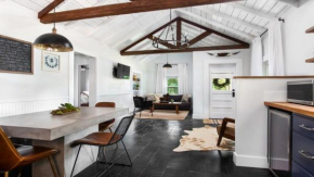 A Suite Retreat stylish home plus Hot tub